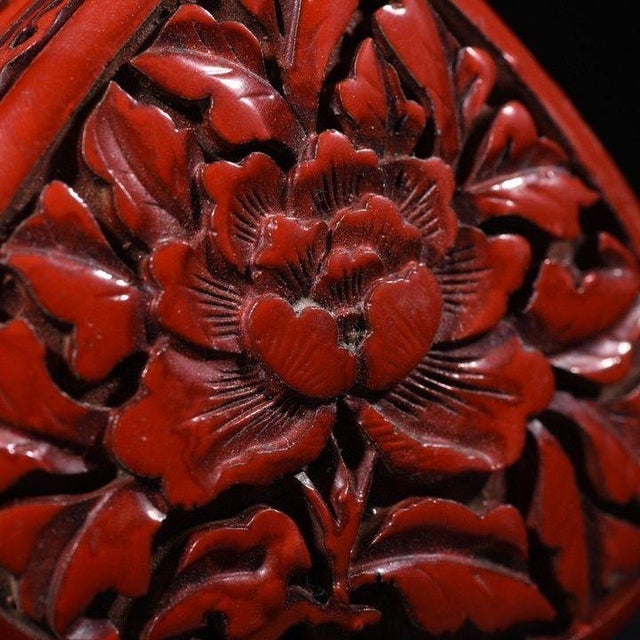 Vintage Chinese Carved Cinnabar Lacquer Jewelry Box With Floral Motif For Sale In Los Angeles - Image 6 of 9
