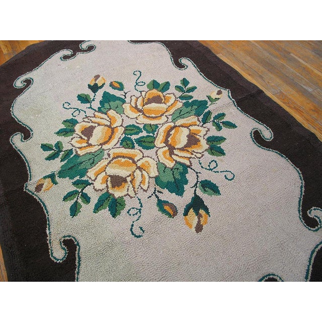 1930s White Floral Folk Art Antique American Hooked Rug 4' 5" X 7' 9" Hand Knotted Wool Carpet For Sale - Image 4 of 5