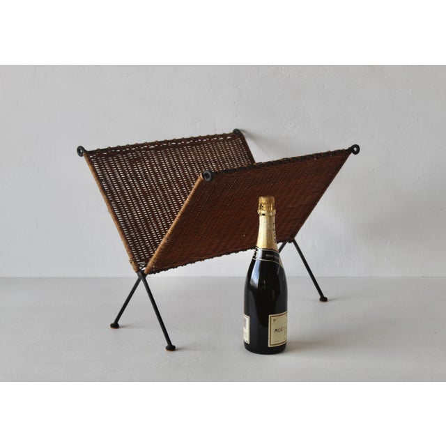 Mid 20th Century Scandinavian Style Hand-Woven Rattan Metal Folding Magazine Newspaper Rack Mid Century Modern For Sale - Image 15 of 16