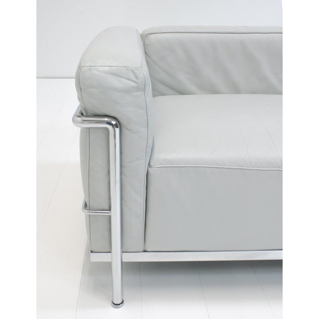 Bauhaus Grey Leather LC3 Sofa by Le Corbusier, Pierre Jeanneret and Charlotte Perriand for Cassina, 1980s For Sale - Image 9 of 12