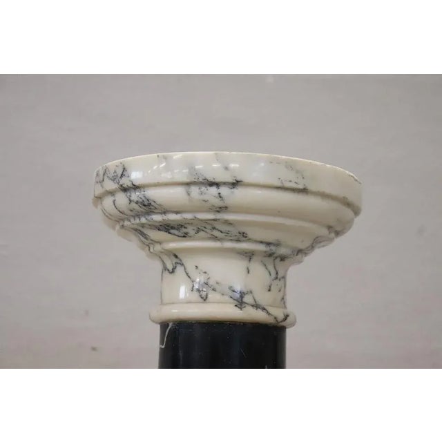 Splendid antique Italian marble column, dating back to the late 19th century, perfect as a centerpiece for your decor....