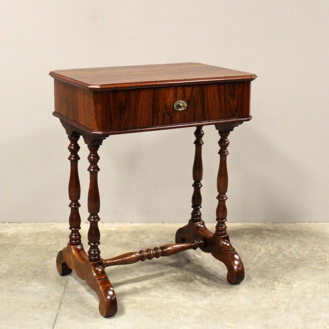 Louis Philippe coffee table Solid walnut and walnut veneer - with 1 drawer Second half of the 19th century - Louis...