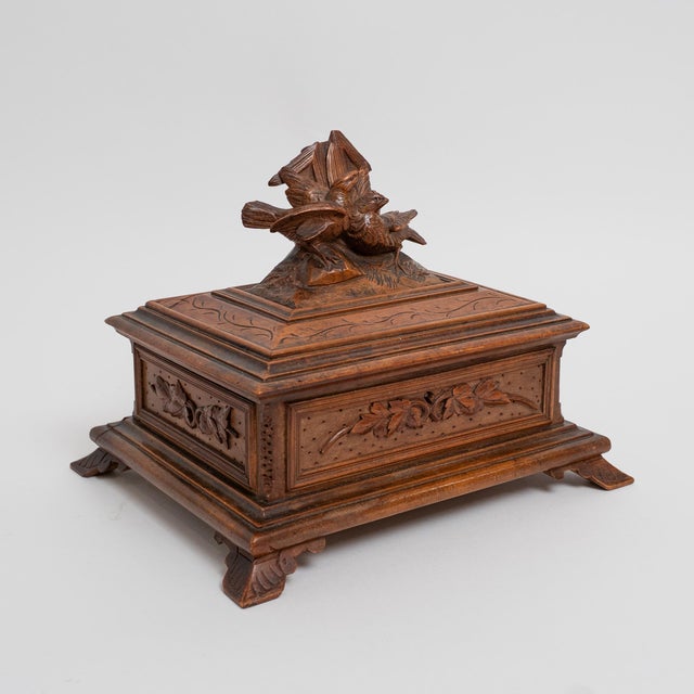 English 19th Century Black Forest Carved Wood Casket With Birds For Sale - Image 3 of 18