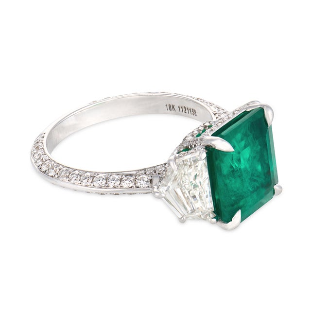 2020s Lugano Agl 3.41 Carat Colombian Emerald Diamond 18k White Gold Ring, Size 6 For Sale - Image 5 of 5