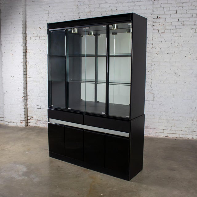 Late 20th Century Postmodern Black Lacquered China or Display Cabinet by Millennium for Ashley Furniture For Sale - Image 6 of 18