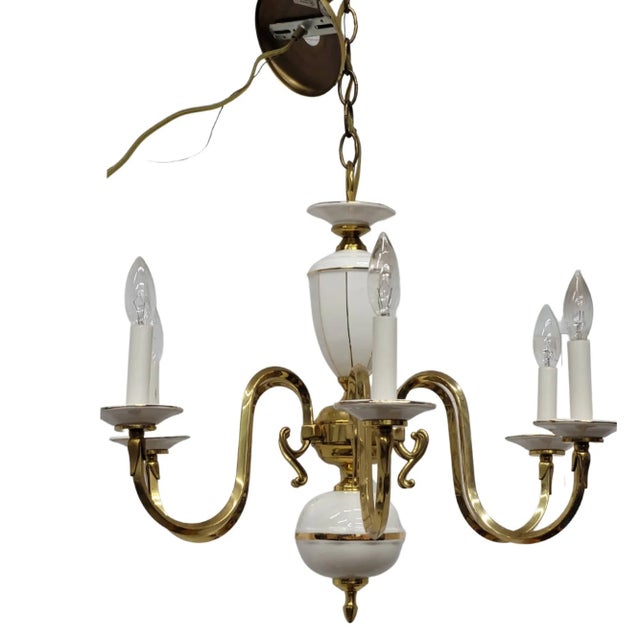 Hollywood Regency 1970s Vintage Mid-Century Italian Hollywood Regency White and Gold Brass and Ceramic Porcelain Chandelier For Sale - Image 3 of 7