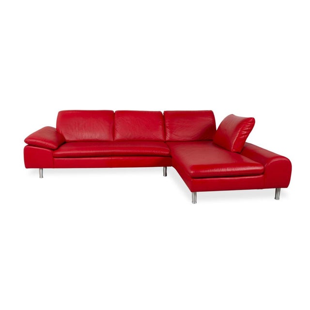 The Willi Schillig Loop corner sofa makes a real statement in your living room. In this vibrant, passionate red, it...