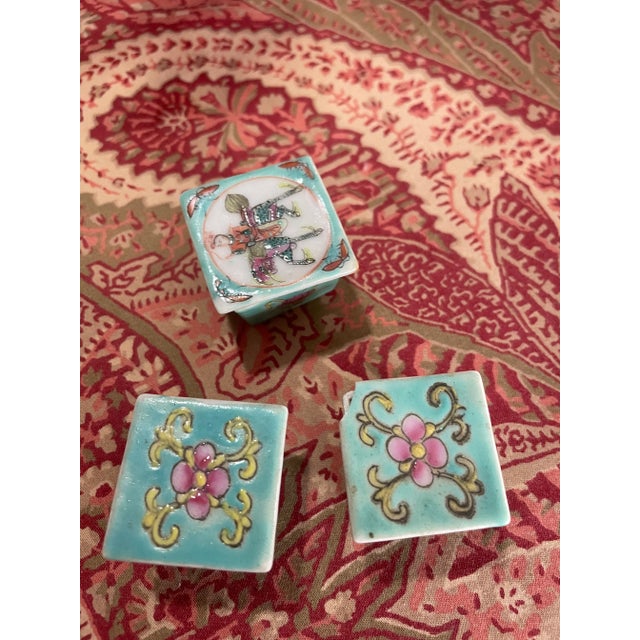 Metal 1920s Chinese Famille Rose Medallion Salt Cellar & Spoons Set- 16 Pieces For Sale - Image 7 of 10