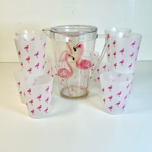 Contemporary Vintage Coastal Boho Chic Flamingo Poolside Lucite Acrylic Pitcher & Plastic Glasses - Set of 13 For Sale - Image 3 of 14