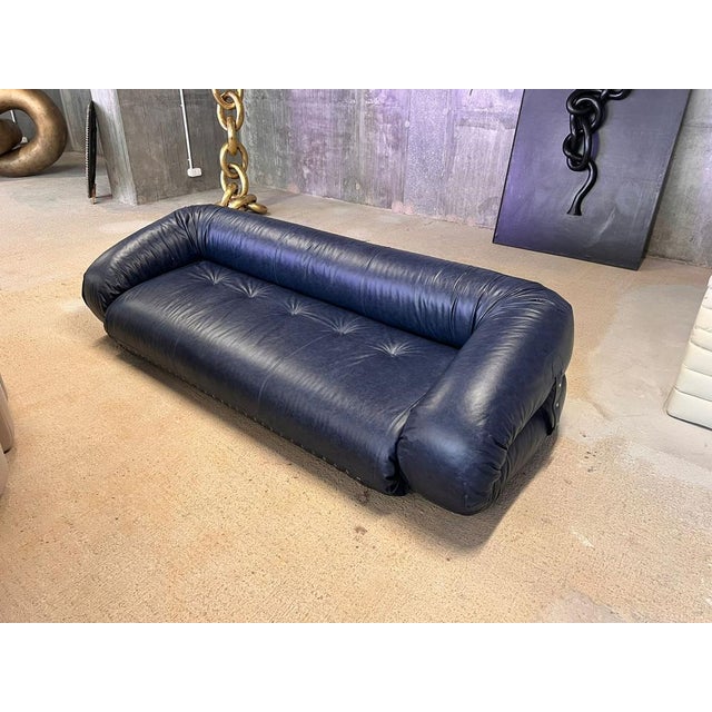 Designed in 1971 by Alessandro Becchi for Giovannetti, the Anfibio sofa embodies the Italian pop spirit of the 1970s with...