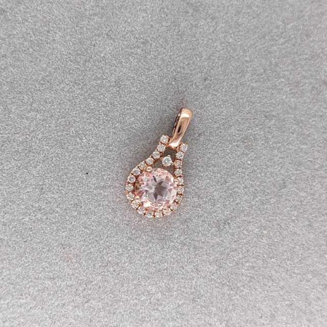 2020s Pink Morganite Pendant With Earth Mined Diamonds in Solid 14k Gold, Round 6mm For Sale - Image 5 of 7