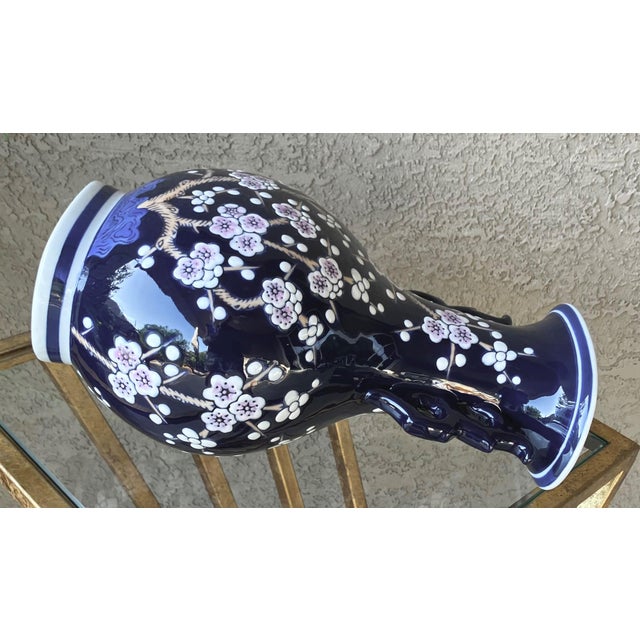 Mid 20th-Century Prunus Blossom 玉壶春瓶 Yuhuchunping-Shape Vase With Chinese Dragon-Handles For Sale - Image 13 of 18