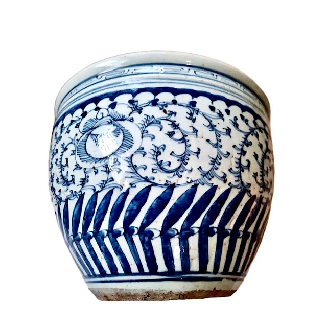 19th-Century Chinese Ming Style Blue and White Porcelain Jardinière For Sale - Image 4 of 7