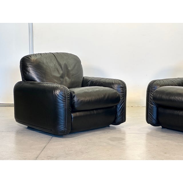 Piumotto Armchairs in Black Leather by Arrigo Arrigoni for Busnelli, 1970s, Set of 2 For Sale - Image 9 of 15