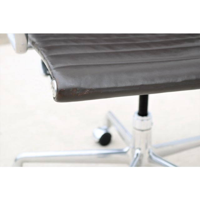 Mid-Century Modern Herman Miller Eames Aluminum Group Brown Leather Management Chair For Sale - Image 11 of 13