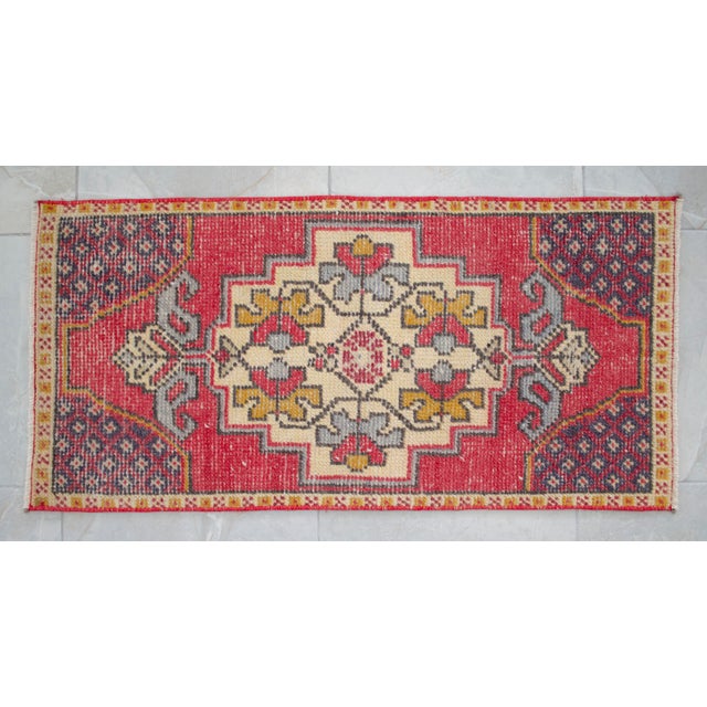 1970s Hand Knotted Small Turkish Rug - 1'7" X 3'3" For Sale - Image 13 of 13