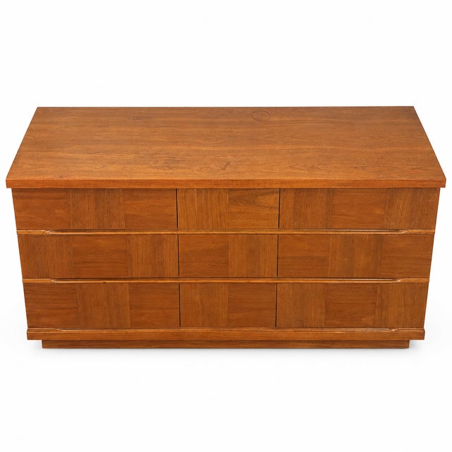 Mid-Century Modern Mid 20th Century 9 Drawer Dresser W/ Removable Mirror For Sale - Image 3 of 6