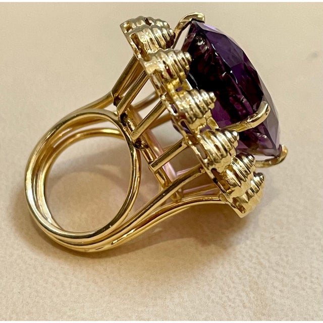 Contemporary 50 Carat Amethyst Cocktail Ring in Solid 18 Karat Yellow Gold 29 Grams For Sale - Image 3 of 18