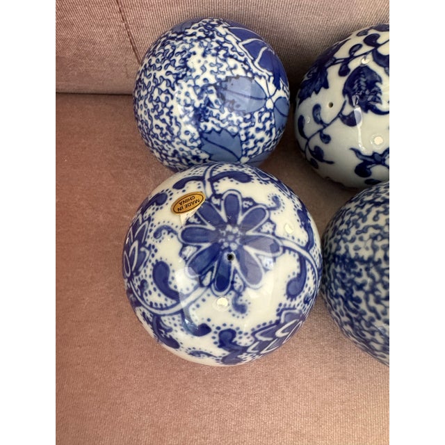 Chinoiserie Set of 6 Blue & White Porcelain Decorative Balls – Floral Chinoiserie Design – Made in China For Sale - Image 3 of 7