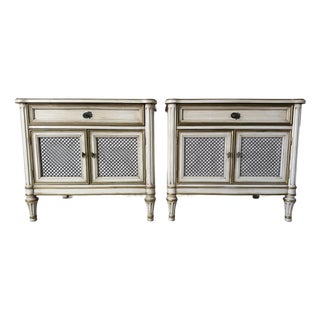 Pair of Vintage Hollywood Regency French Louis XVI Style Nightstands by Henredon For Sale