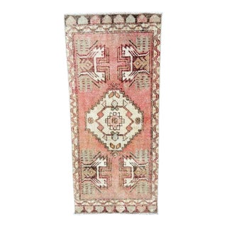Turkish Yastik Rug 1'6" x 3'4" For Sale