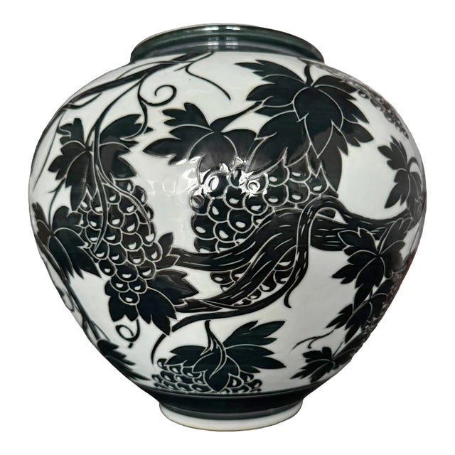 Black and White Sgraffito Pot For Sale