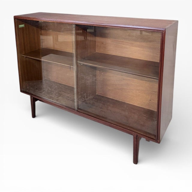 Contemporary Sliding Glass Bookcase by Richard Hornby, 1960s For Sale - Image 3 of 9