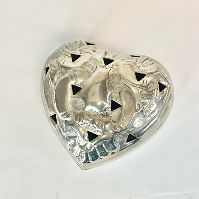 Hollywood Regency 1980s Vintage Hollywood Regency Valentine Silver Plate Heart Incense/Potpourri Box. For Sale - Image 3 of 9