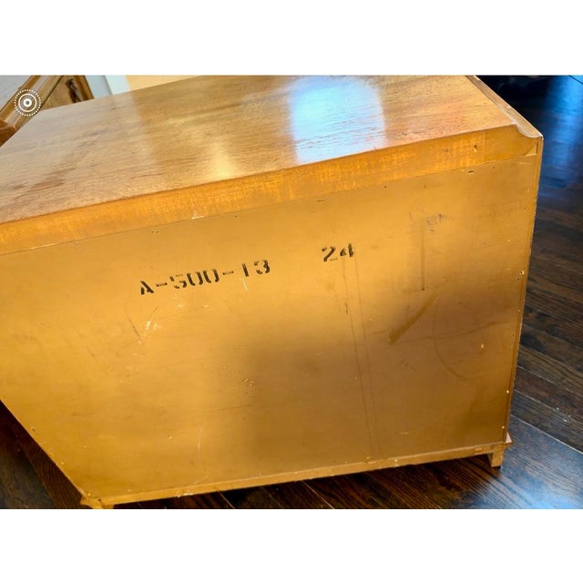 Vintage Pair of Mid-Century MCM Thomasville Burl Wood and Cane Front Nightstands. For Sale - Image 9 of 10