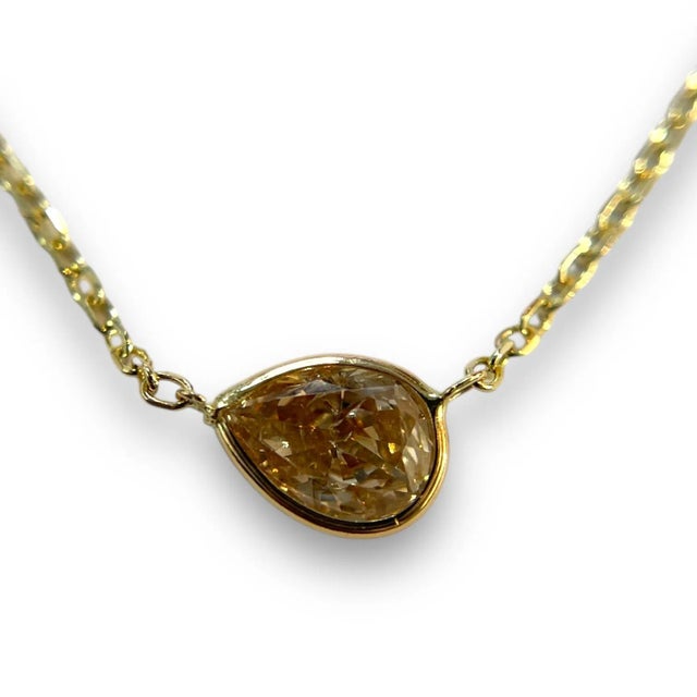 Modern Luxe 14k Yellow Gold 0.76ct Pear Natural Diamond Bezeled Necklace For Sale - Image 3 of 6