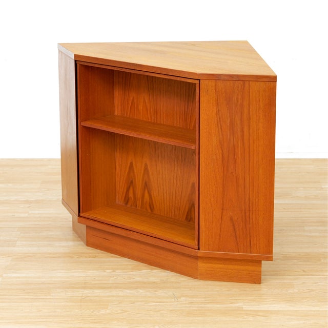 1960s Danish Modern Revolving Corner Bar in Teak by Vildbjerg Mobelfabrik For Sale In Los Angeles - Image 6 of 18