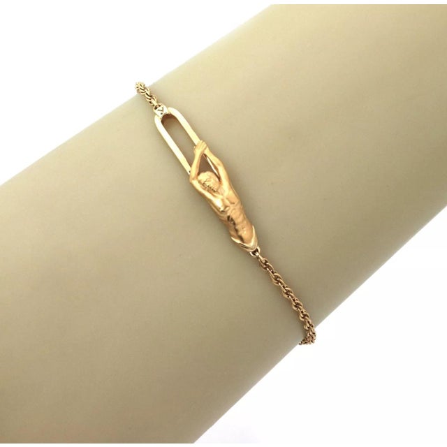 This beautiful authentic bracelet is from Carrera y Carrera, it is crafted from 18k yellow gold with a polished and matte...