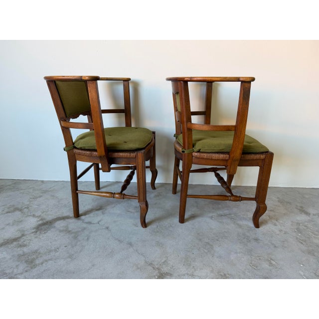 1970s Vintage Organic Arts & Crafts Style Curved Rail Back Accent Chairs – Pair For Sale - Image 5 of 12