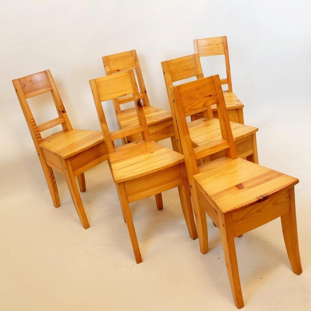 Vintage pine Chairs - Set of 6 Wear Consistent with age and useMeasures : 34 x 40 cm H: 80 SH: 44cm