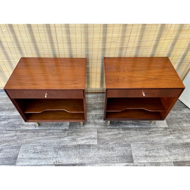 John Stuart A Pair of Refinished Mid Century Modern Nightstands by John Stuart. Circa 1960s For Sale - Image 4 of 17