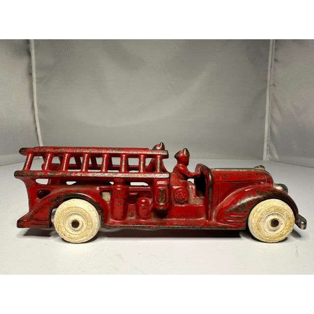 Vintage Arcade Cast Iron Ladder Truck: 1930s Toy Fire Engine For Sale - Image 4 of 10