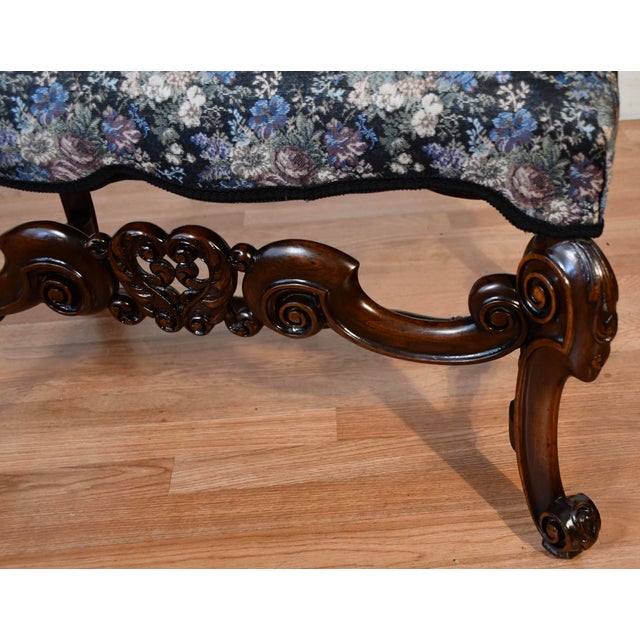 1900s Antique French Louis XV Carved Walnut Bench / New Upholstery For Sale - Image 13 of 14