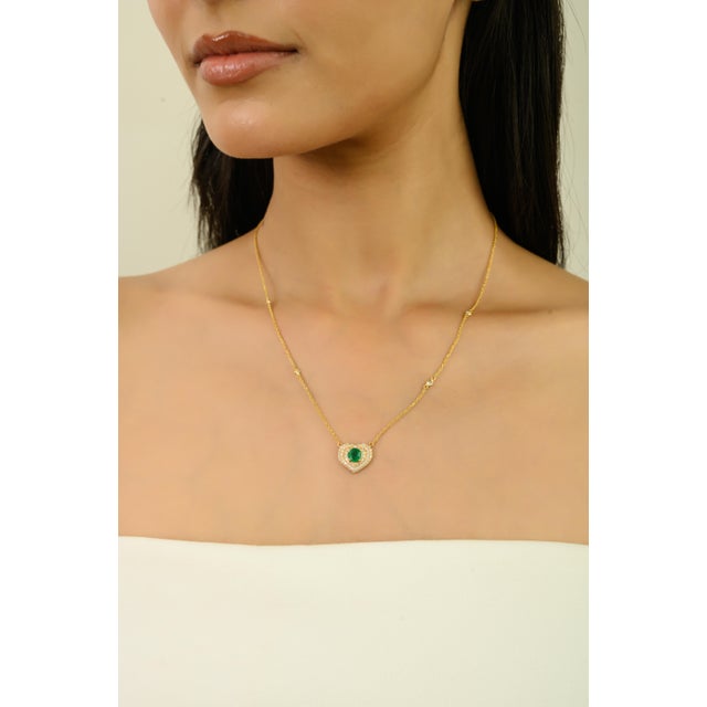 Green VRJewels Triple Halo Diamond & Emerald Heart Pendant Necklace in 18k Gold For Sale - Image 8 of 14
