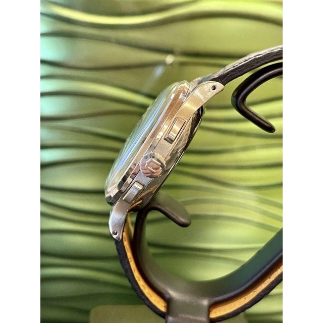 White Vintage Universal Aero-Compax Watch, 1950s For Sale - Image 8 of 18