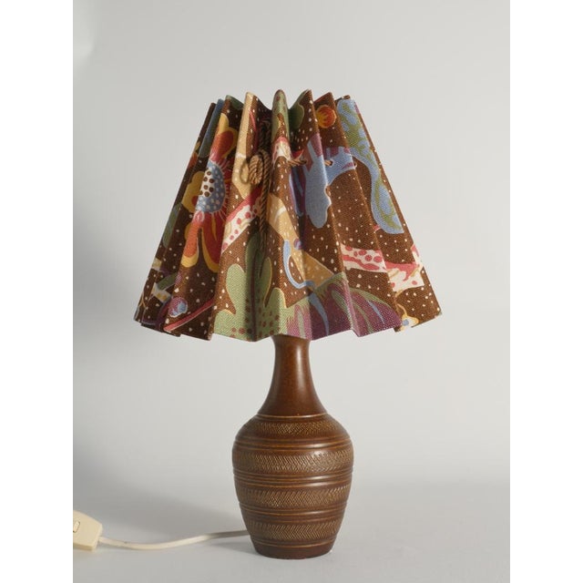 This very rare mid-century modern table lamp is a classic example of West German pottery by Scheurich, dating from the...