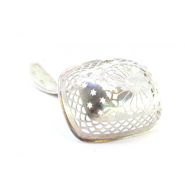 Silver Dusting Spoon with Scalloped Edges Handle, in Very Good conditions. Designed before 1890 This piece has an...