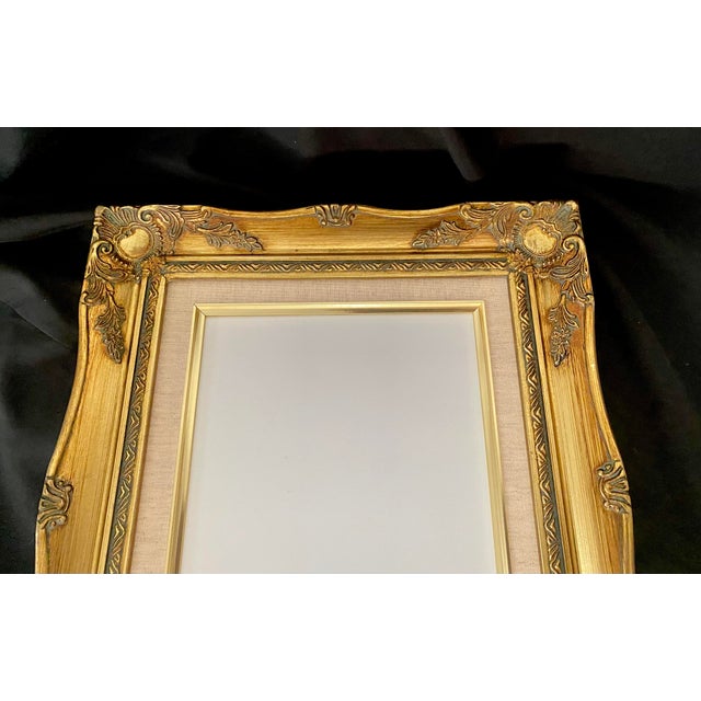 Vintage Classic Gold Gilt Style Wood Ornate Baroque/Rococo Style Frame Featuring a Built-in Linen Liner With Fillet Excellent Condition For Sale In Denver - Image 6 of 18