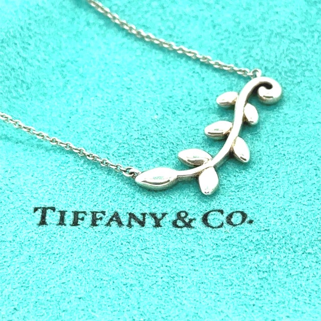 Tiffany and Co. Tiffany & Co. Silver Paloma Picasso Olive Leaf Vine Necklace 3.08g For Sale - Image 4 of 5