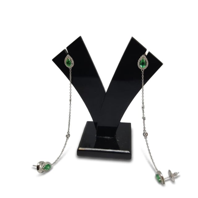 18k Gold Emerald 1.06ct & Diamond 0.44ct Stud Earrings, Pair For Sale - Image 4 of 11