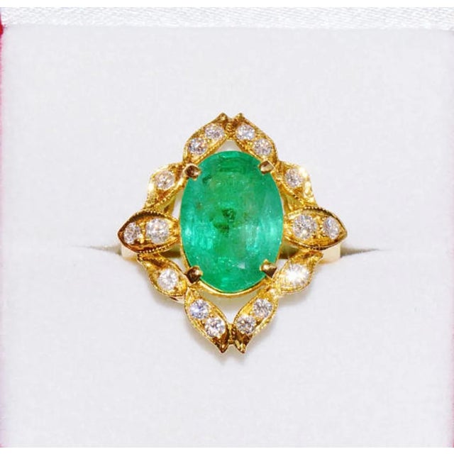 Early 21st Century GIA Certified Natural 6.9CTS VS E Diamond Emerald 18K Solid Gold Ring, size 6.5 For Sale - Image 5 of 6