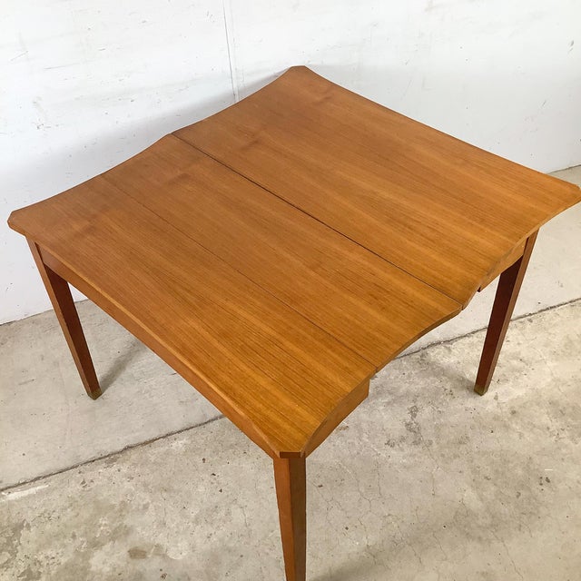 The console-to-dining table is one of mid-century design’s most intelligent solutions to the problem of domestic space — a...