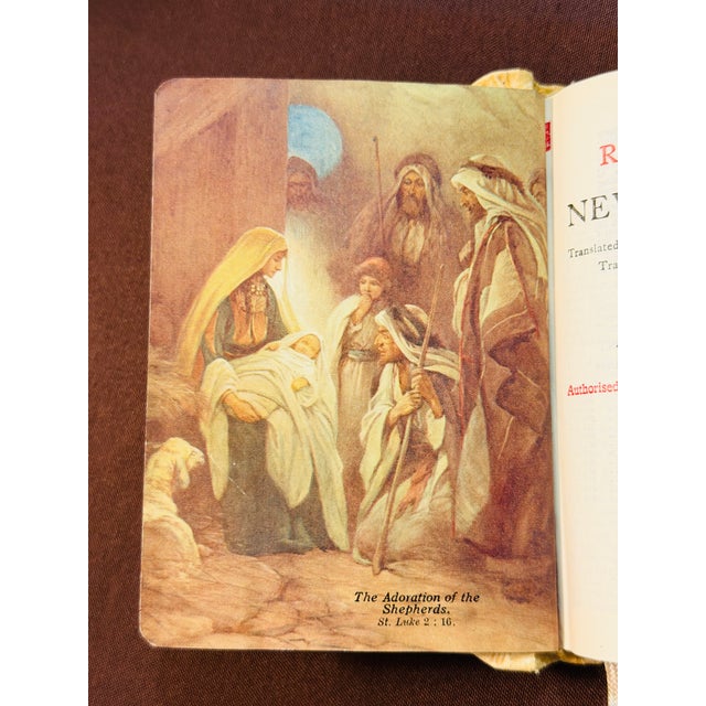1950s Mid-Century Limited Edition Mother-of-Pearl Inlay New Testament of the Holy Bible. For Sale - Image 5 of 7