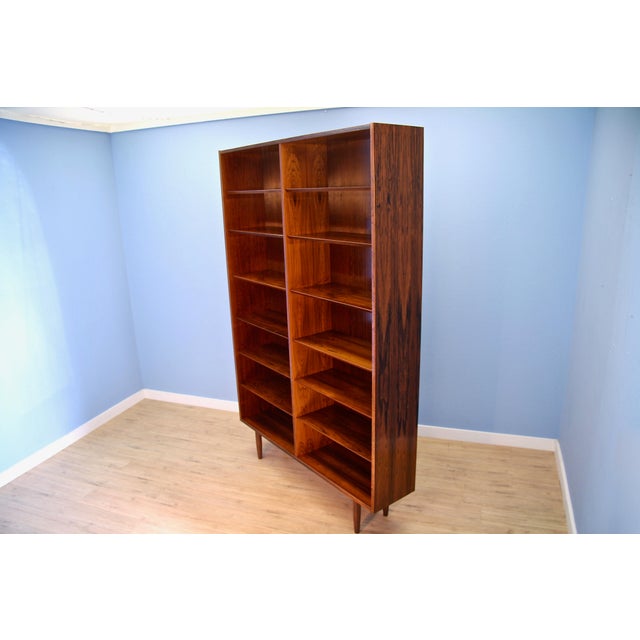 Poul Hundevad Danish Rosewood Bookcase by Poul Hundevad for Gunni Omann, 1970s For Sale - Image 4 of 8