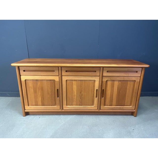 Mid century teak sideboard by Dyrlund with 3 doors and 3 drawers offering plenty of storage space. The building quality...