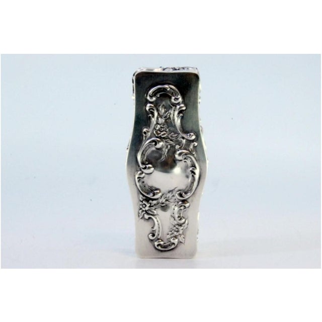 Silver Box in Embossed Silver with Floral Motifs and Scrolls For Sale - Image 8 of 10